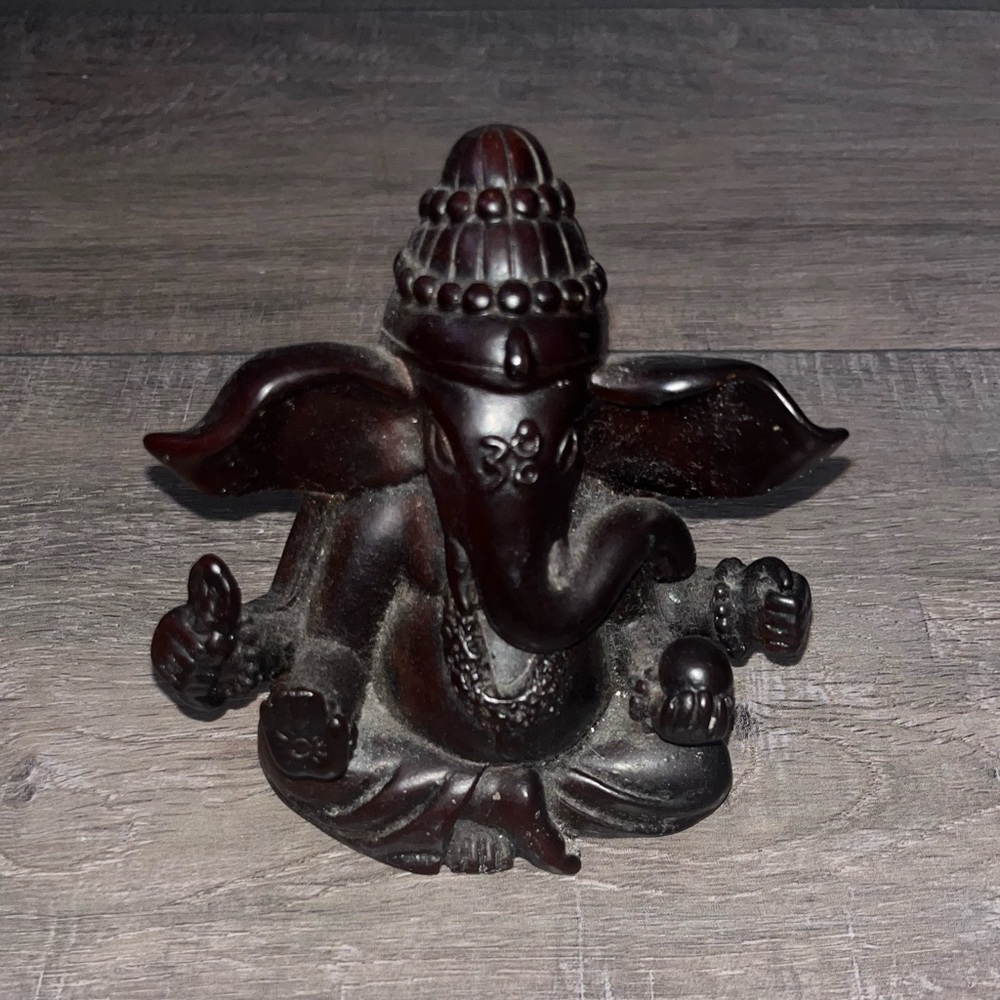 Elephant buddha room decor
